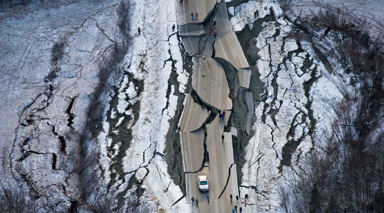 Alaska Earthquake, Image Credits: Marc Lester, Twitter - @marclesterphoto
